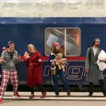 اروپایی‌ها در اعتراض به لغو قطارهای شبانه با لباس‌خواب به ایستگاه‌های قطار می‌آیند